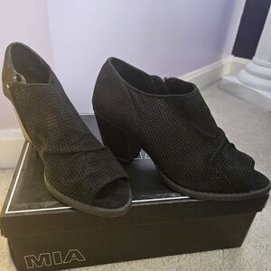 MIA Black Heeled Boots with Chunky Heel Size 7.5